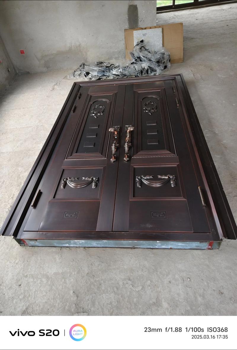 图盾铜门别墅门.如图,尺寸1600mm*2500mm,有需要