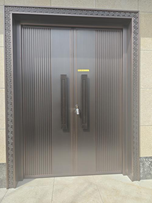 简约现代庭院铜门 装点农村自建房的永恒之美